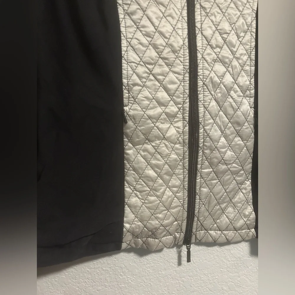 Anatomie Silver/Black Lightweight
Quilted Jacket. - Picture 2 of 8